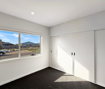 🏡 Brand New 4-Bedroom House in Thornhill Park - Photo 2