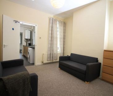 3 bedroom terraced house to rent - Photo 4