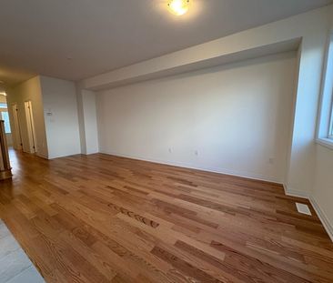 For Lease - 216 Port Crescent, Welland, Ontario - Photo 1