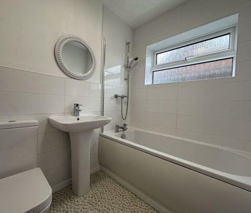 3 bedroom semi-detached bungalow to rent - Photo 5