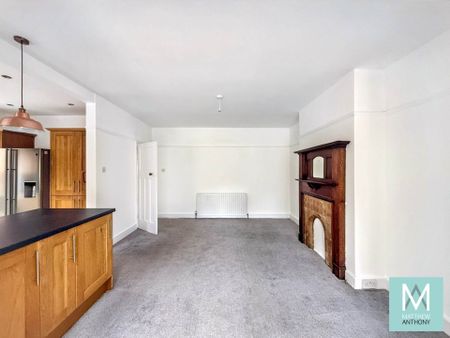 Broomfield Avenue, Worthing - Photo 2