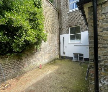 Room in a Shared House, Bow Road, E3 - Photo 5