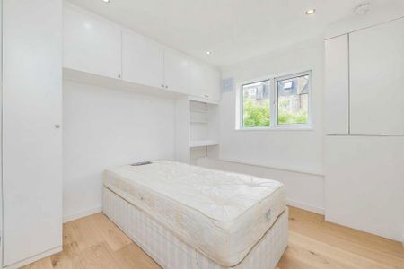 4 bedroom flat to rent - Photo 4