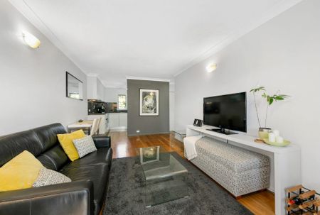 3/10 Sutton Street, Chelmer QLD 4068 - House For Rent | Domain - Photo 2