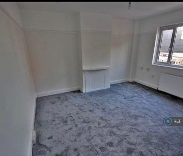 4 bedroom flat to rent - Photo 2
