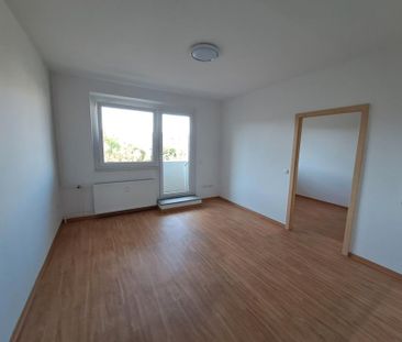 Seniorengerechte 2 Raum- Wohnung mit Aufzug in Bitterfelder Innenstadt - Photo 1