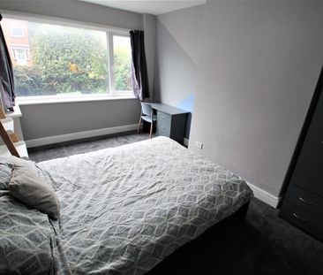 4 bedroom semi-detached house to rent - Photo 5