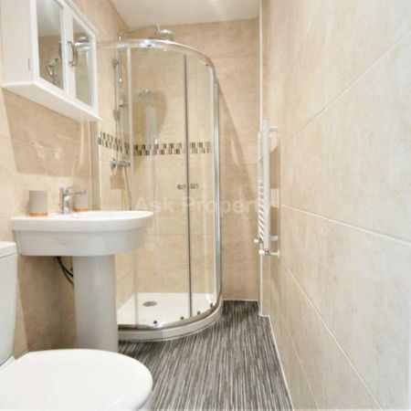 1 bedroom in a house share to rent - Photo 4