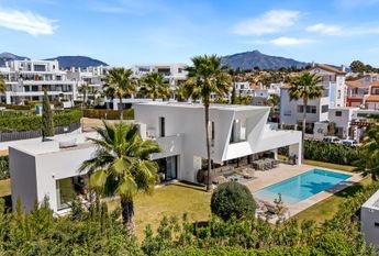 4 bedroom luxury Villa for rent in El Paraíso, Andalusia