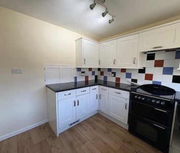 3 bedroom semi-detached house to rent - Photo 5