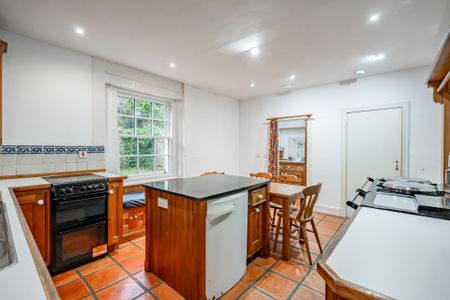 East Burnside - Photo 2