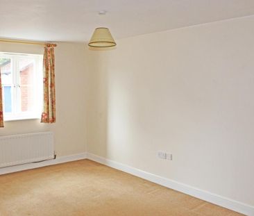 2 bedroom ground floor flat to rent - Photo 3