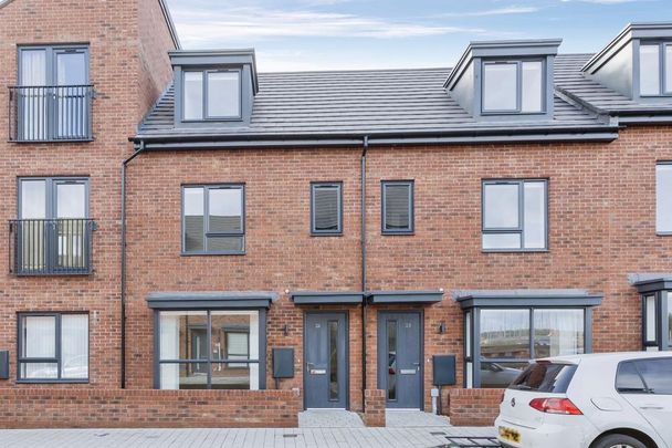 3 bedroom townhouse to rent - Photo 1