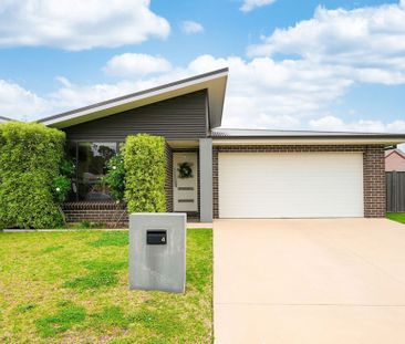 Beutifull Presented Home in a Quiet Location - Ready Now! - Photo 2