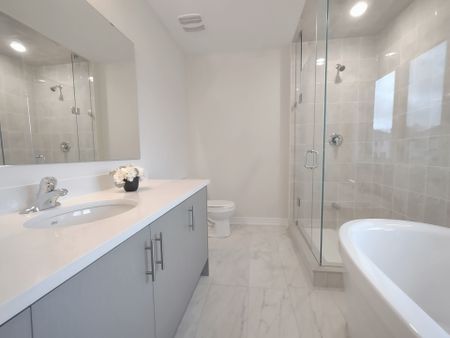 For Lease - 4 Sam Battaglia Crescent, Georgina, Ontario - Photo 3