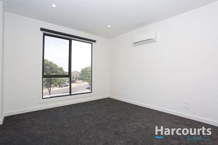 Modern 3-Bedroom Home with Stylish Features in Thomastown - Photo 2