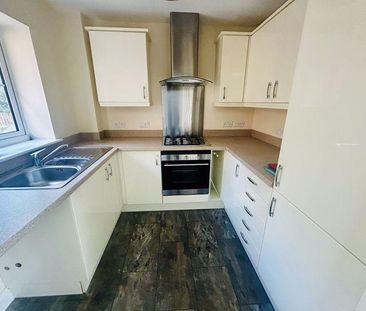 2 bedroom coach house to rent - Photo 3