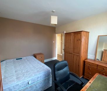 4 Bed Semi-Detached House, Brentbridge Road, M14 - Photo 5