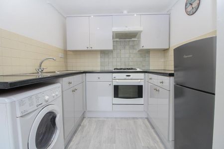 1 bedroom flat to rent - Photo 2
