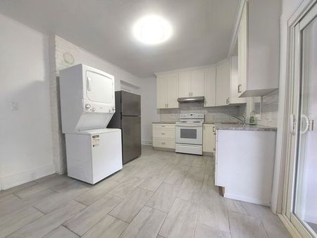 For Lease - 2143 Gerrard Street Unit# Main Fl, Toronto, Ontario - Photo 3