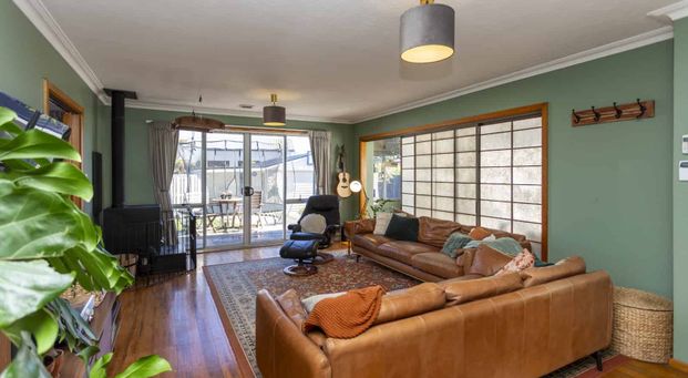 Pet friendly family home! - Photo 1
