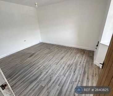 3 bedroom end of terrace house to rent - Photo 5