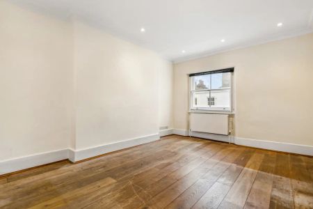 4 bedroom maisonette in London - Photo 4