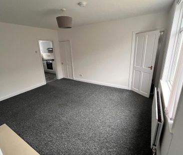 2 bedroom end of terrace house to rent - Photo 2