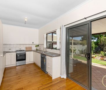 Three Bedroom Spacious Home - Photo 3