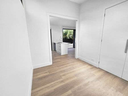 Private architecturally designed garden residence - All Bills Included - Photo 3