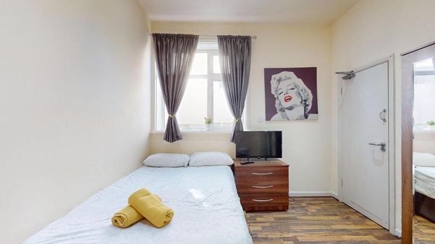 Studio to rent - Photo 1