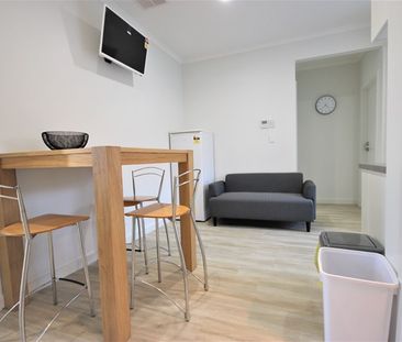 6-bedroom shared house / townhouse, Fifth Street - Photo 3