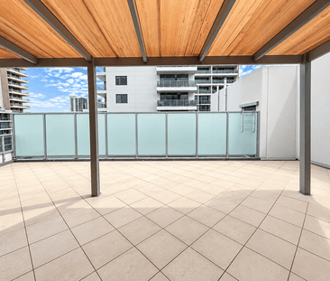 Spacious Furnished Penthouse in the Heart of Waterloo - Photo 6