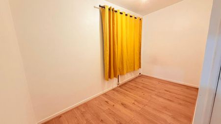 4 bedroom end of terrace house to rent - Photo 5