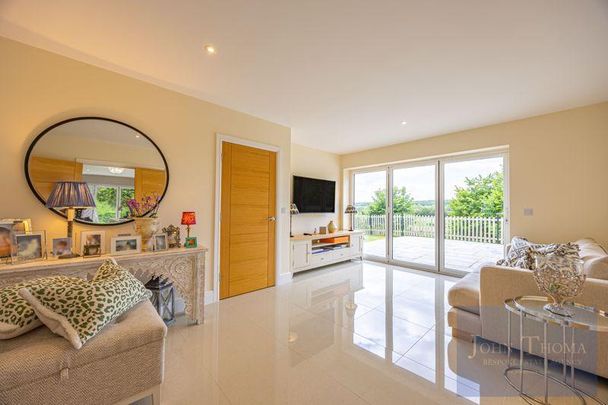 4 bedroom detached house to rent - Photo 1