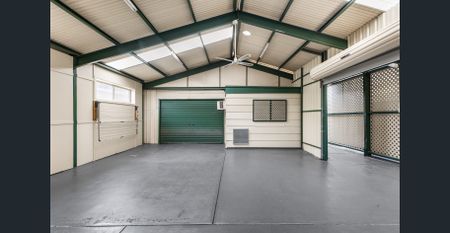 This is a massive home will suit large family - car enthusiast - tradies and someone who love to entertain IT'S ALL HERE IN SPADES - Photo 5