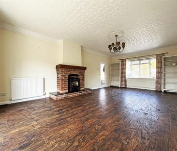 4 bedroom Detached house to rent - Photo 5