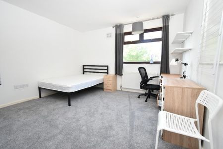 5 bedroom terraced house to rent - Photo 4