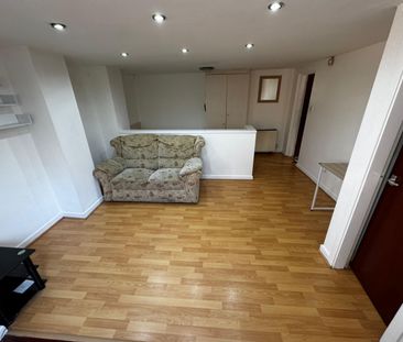 Room in a Shared House, Headingley Avenue, LS6 - Photo 2