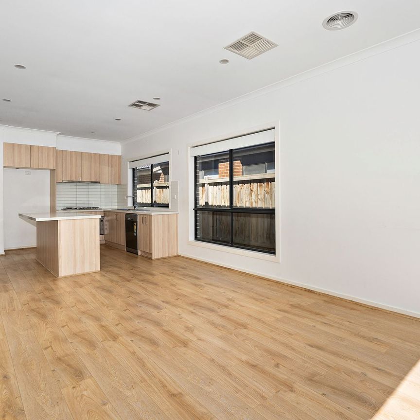 Space, Style & Suburb Living - Photo 1
