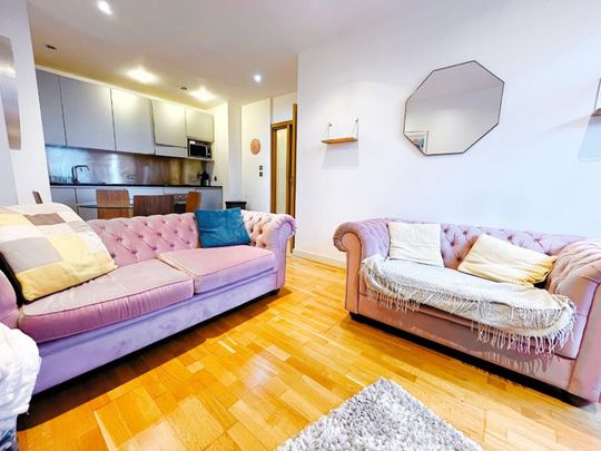 2 bedroom Flat To Let - Photo 1