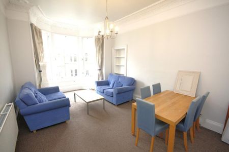 3 bedroom flat to rent - Photo 4