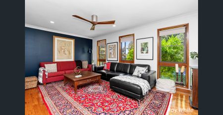 Beautiful and furnished 3-Bedroom Home! - Photo 2