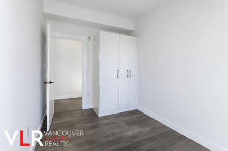 Condo in Surrey, BC - Photo 5
