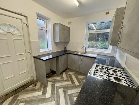 2 bedroom end of terrace house to rent - Photo 2