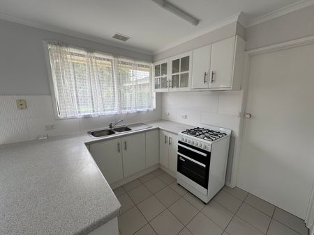 3 BEDROOM FAMILY HOME - Photo 5
