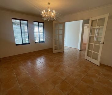 NEAT & TIDY FAMILY HOME! - Photo 3