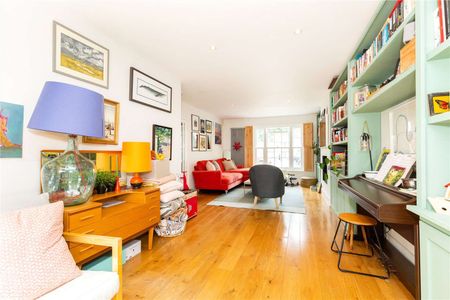 A beautifully presented three bedroom house with large west facing garden in a fantastic Islington location just moments from Highbury & Islington station. - Photo 5