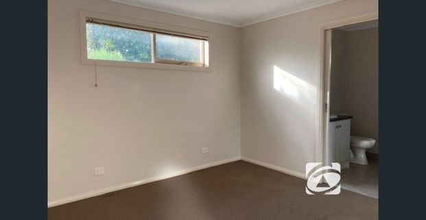 EXCELLENT TWO BEDROOM UNIT IN PRIME LOCATION - Photo 1