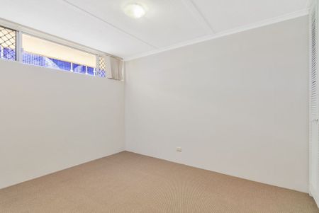 CENTRAL COOLANGATTA TWO BEDROOM UNIT - Photo 4
